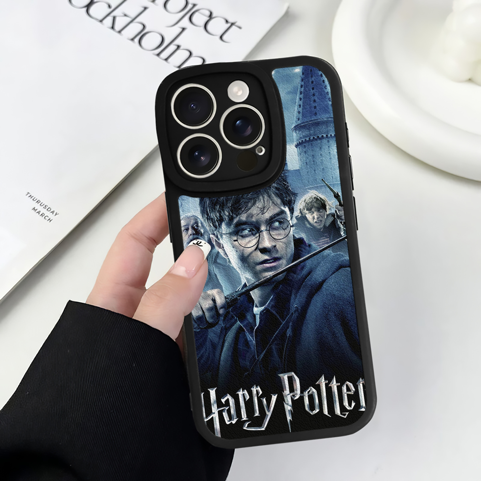 （画像用） Harry Potter ハリー・ポッターシリーズ 【iPhone 16シリーズ対応】シリコンスマホケース（レザー調） 材質：シリコン